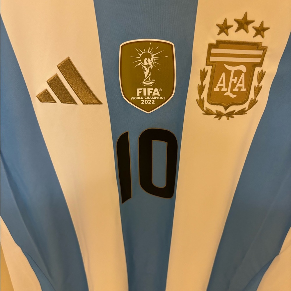 Adidas Messi jersey - Picture 4 of 8